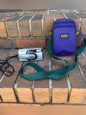Olympus Accura Zoom 105R 35mm point-and-shoot film camera. With case